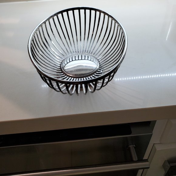 TRUE VINTAGE SILVER PLATE BREADBASKET - Picture 3 of 3